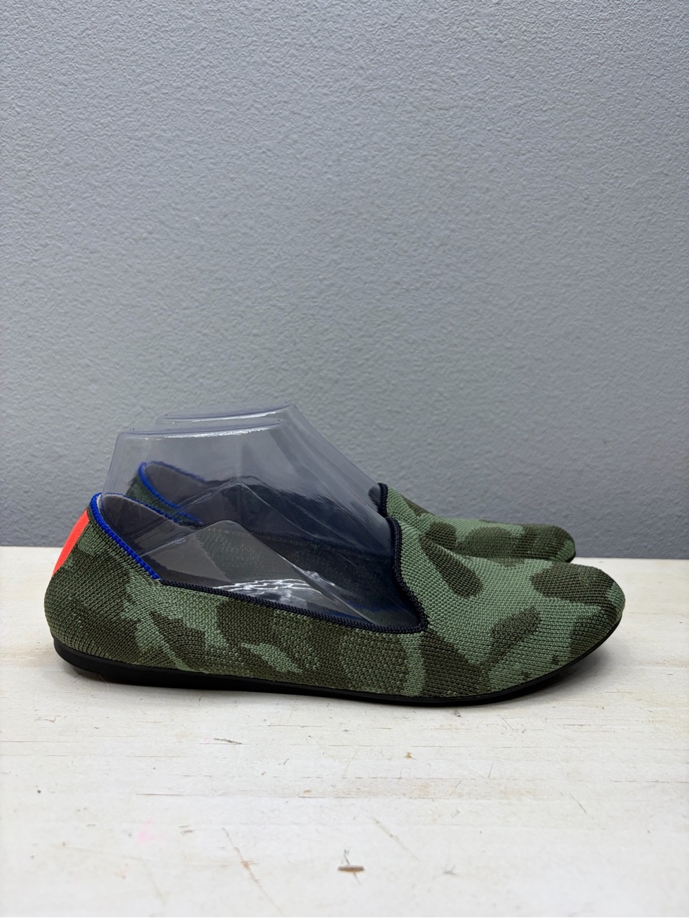 Rothy’s Green Camo Round Toe Flats Size 8.5 - Picture 3 of 8
